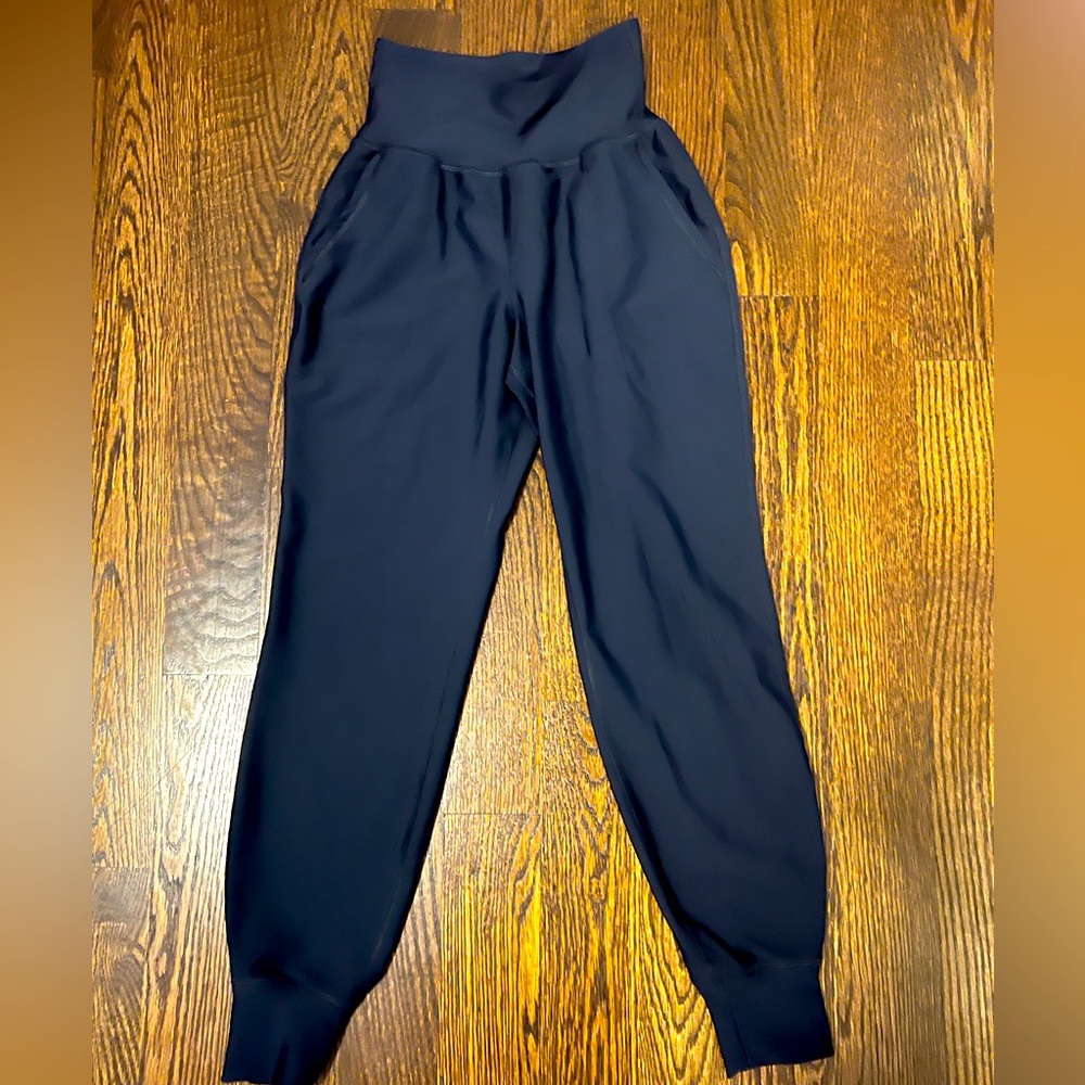 Cute and comfortable Powrrsoft joggers. Super flattering, high rise jogger.
